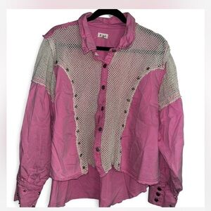 🩷💎POL sz Medium AWESOME button up shirt/shacket with mesh and ⭐️ studded detail!